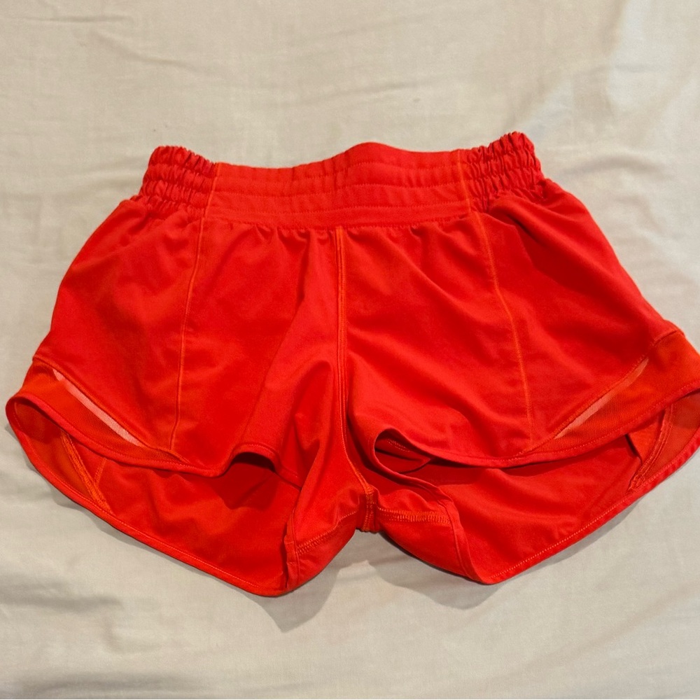 Lululemon hotty hots size 2 HR 2.5”